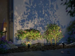 Plug & Shine Preisattraktives Starterset Zigbee 3.0 - Smart Home smik Gateway + LED Gartenstrahler Pike Basisset RGBW+