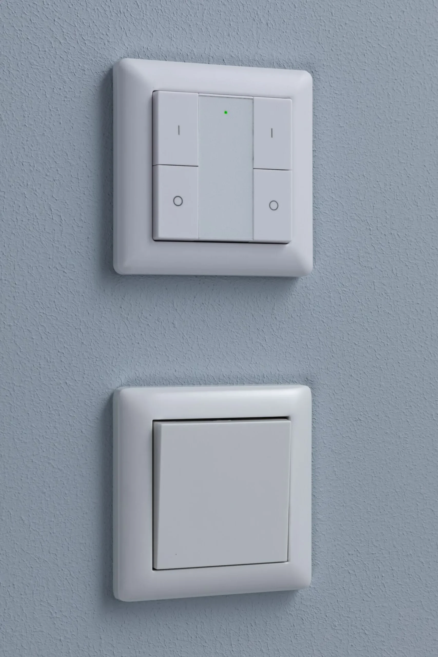Preisattraktives Starterset Smart Home Zigbee 3.0 - LED Birne Filament G95 RGBW + Gateway + Schalter